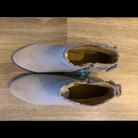 Sleek Jack Roberts Suede Booties - Picture 8 of 8